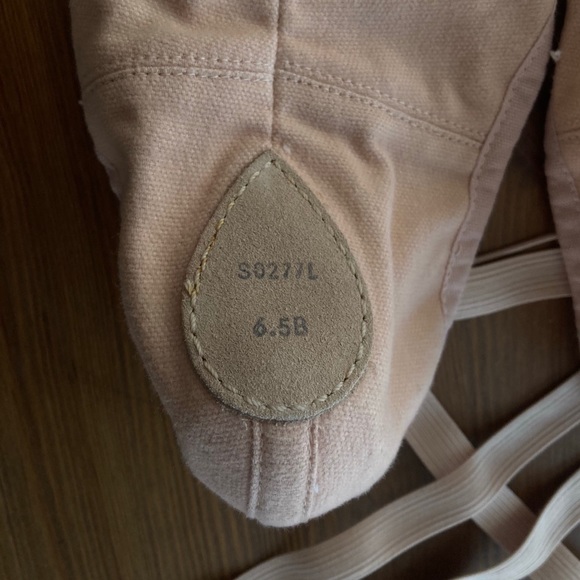Bloch Pump Canvas Split-Sole Ballet Flats - Picture 2 of 5